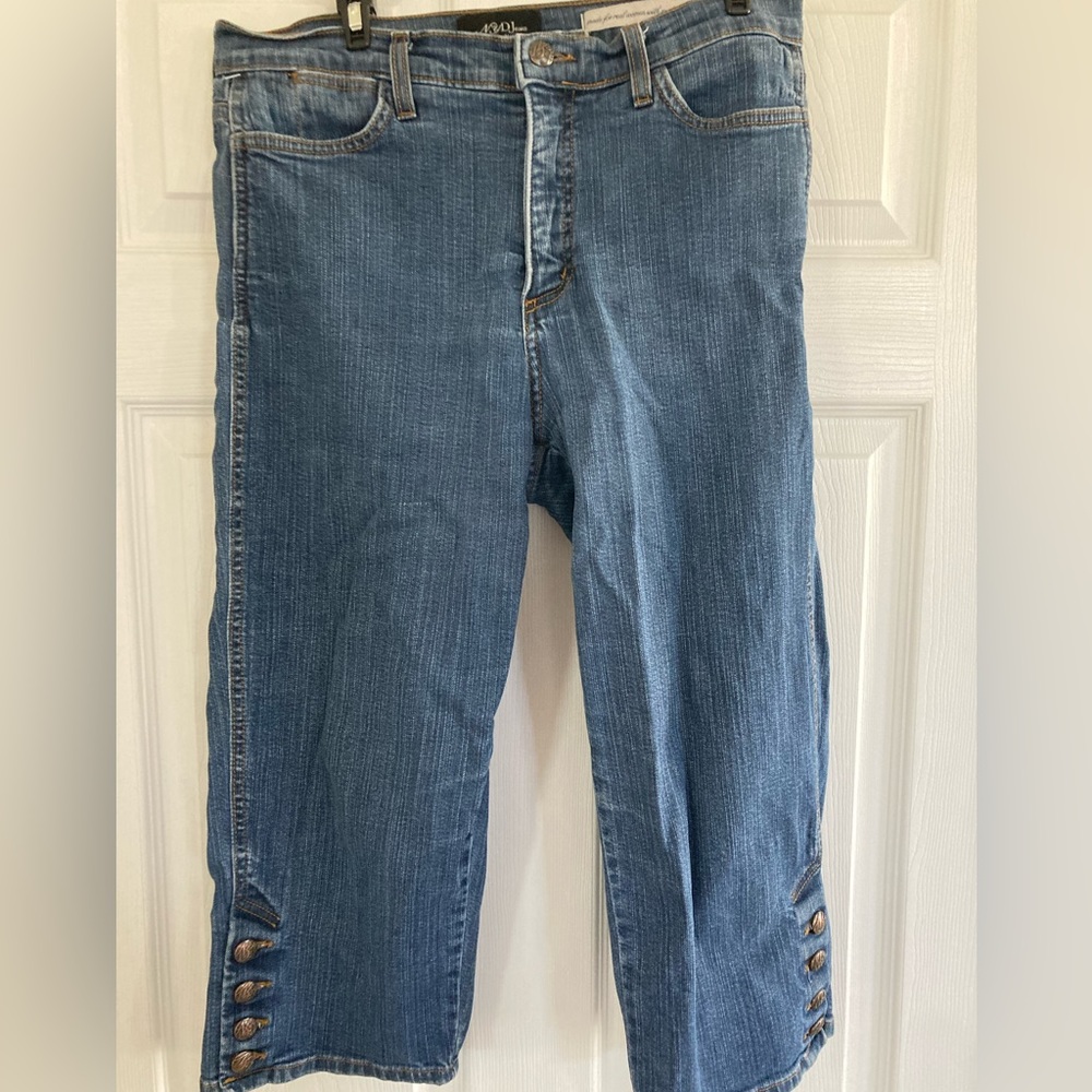 Not Your Daughters Jeans Capris with cute detail. Size 10. Great condition